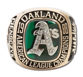 1988 OAKLAND AS 10K GOLD AMERICAN LEAGUE CHAMPIONSHIP RING – 10 K – Equipment Manager