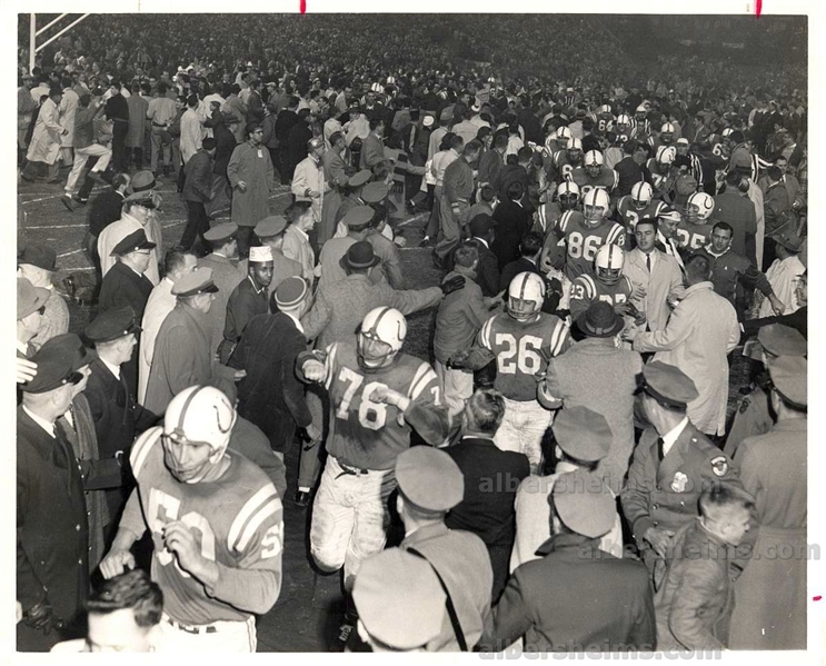 Baltimore Colts Players Beat the NY Giants For the 1959 NFL Championship Original TYPE 1 Photo
