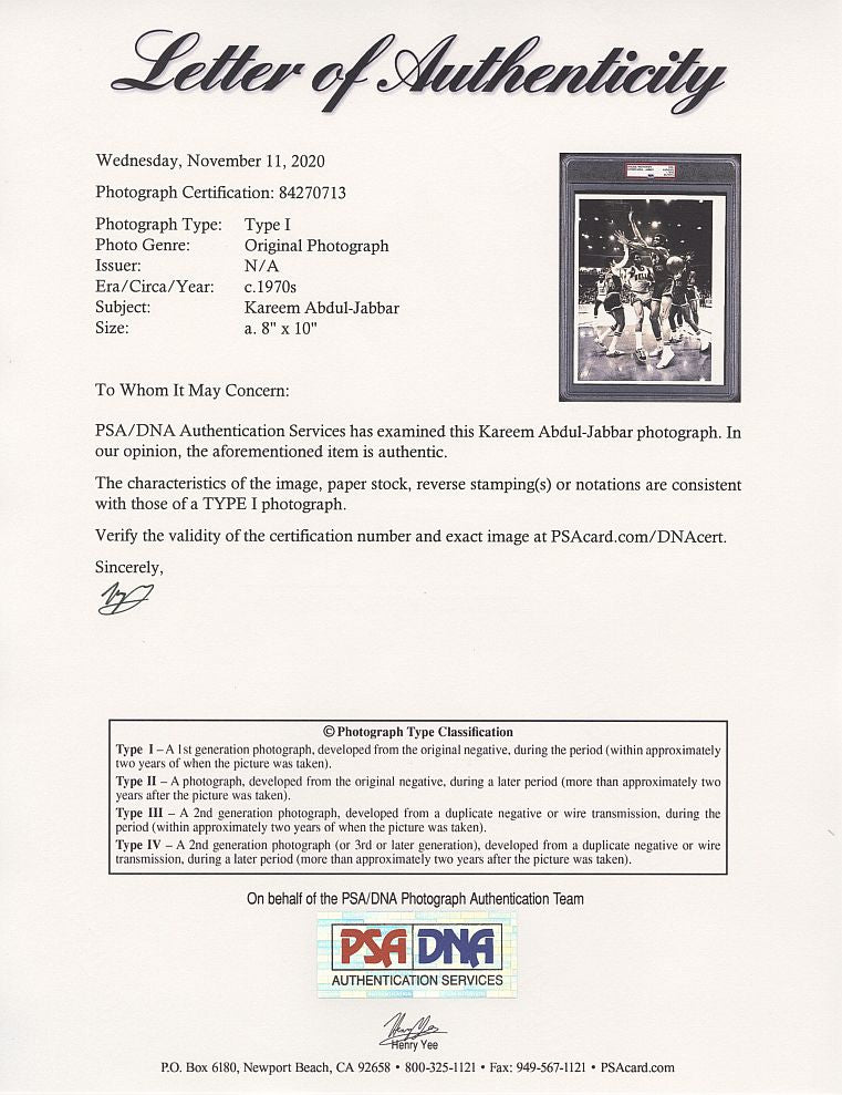 Early 70's Kareem Abdul Jabbar Shows Off His Defensive Prowess vs. Chicago Bulls TYPE 1 Photo PSA/DNA