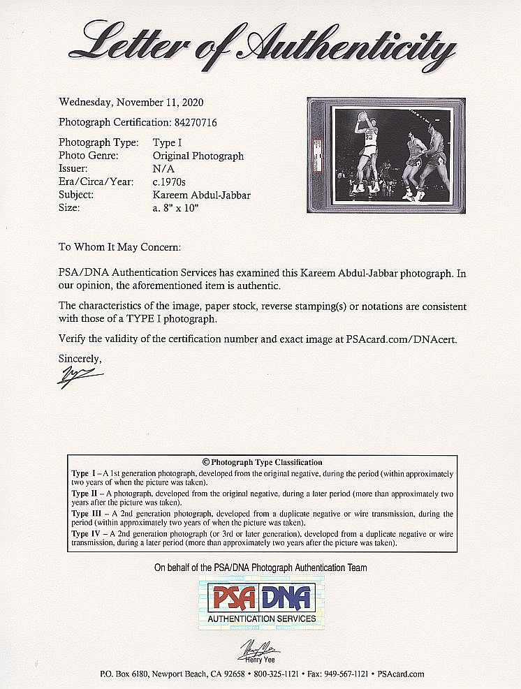 Early 70's Kareem Abdul Jabbar Goes to the Air vs. Chicago Bulls TYPE 1 Photo PSA/DNA