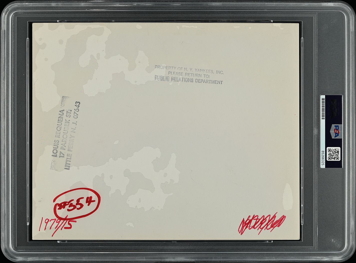 The Yankees Take a Moment of Silence to Honor Thurman Munson August 3, 1979 Original TYPE III Photo PSA/DNA