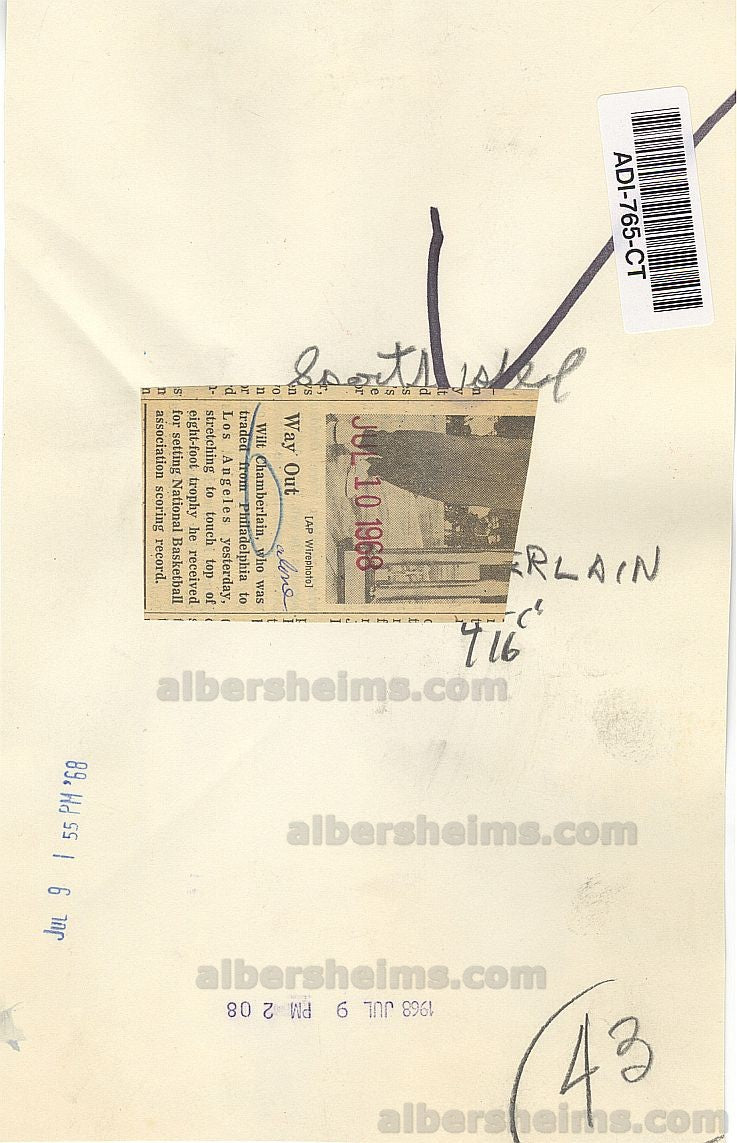 1968 Wilt Chamberlain With his 8 Foot NBA Scoring Record Trophy Original Press Photo