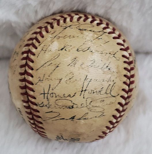 1951 Cincinnati Reds Team Signed AUTO Baseball /w 30 Sigs Howie Fox D.1955