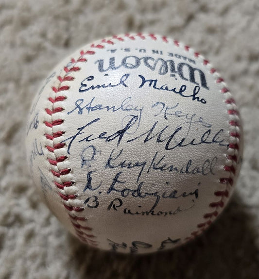 1935 Oakland Oaks Team Signed AUTO Baseball PCL /w 22 Sigs NY Yankees SUPER RARE!!