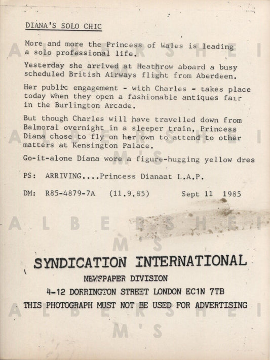 1985 Original Photo - Jetsetter Princess Diana Deplanes