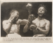 Kid Gavilan wins Welterweight Title vs. Johnny Bratton 1951 original AP photo