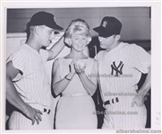 1961 Mickey Mantle & Roger Maris Behind the Scenes with Doris Day Original Vintage Hollywood Press Photo 