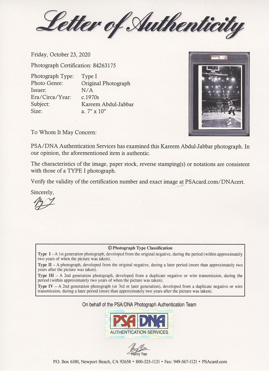 Kareem Abdul Jabbar Early 70's Dominates Chicago Bulls TYPE 1 Photo PSA/DNA