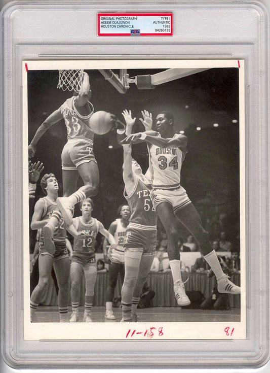 Akeem Olajuwon Takes U of Houston to Their 12th Straight SW Conference win TYPE 1 Original Photo PSA/DNA