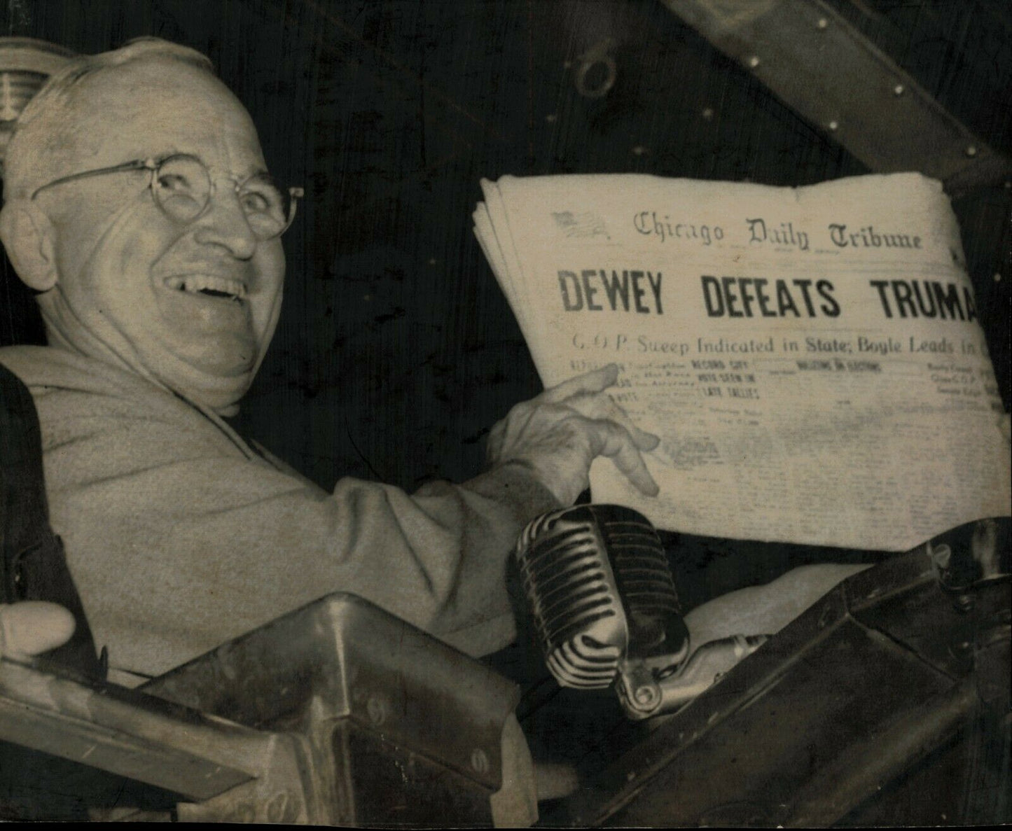 1948 Dewey Defeats Truman Press Photo of Harry Truman holding up the Chicago Daily Tribune PSA/DNA