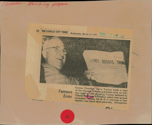 1948 Dewey Defeats Truman Press Photo of Harry Truman holding up the Chicago Daily Tribune PSA/DNA