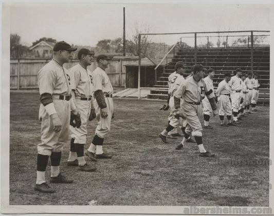 1933 Pittsburgh Pirates Pitchers at Spring Training with Waite Hoyt Original TYPE 1 Photo