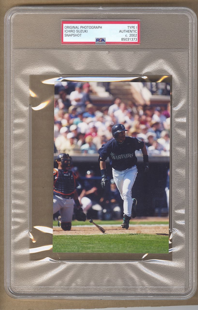 2002 Ichiro Suzuki Original TYPE 1 photo Seattle Mariners Running PSA/DNA
