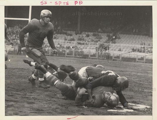 NY Giants Football Hall of Famer - Emlen Tunnell Makes Vicious Hit on Green Bay Packers 1952 Original TYPE 1 Photo