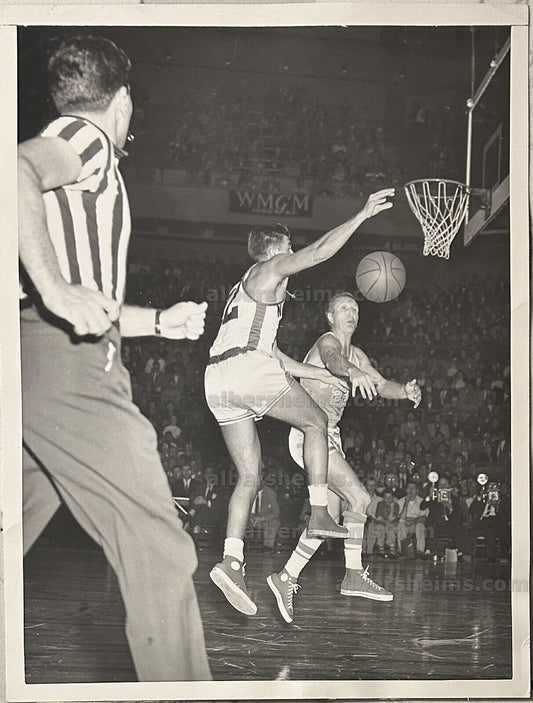 1953 Minneapolis Lakers HOFer - Slater Martin vs. Vince Boryla NY Knicks Original TYPE 1 Photo