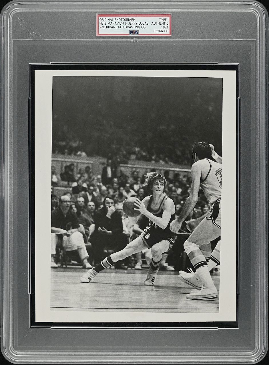 1971 Pistol Pete Maravich Atlanta Hawks vs fellow future HOFer Jerry Lucas Original TYPE I photo PSA/DNA