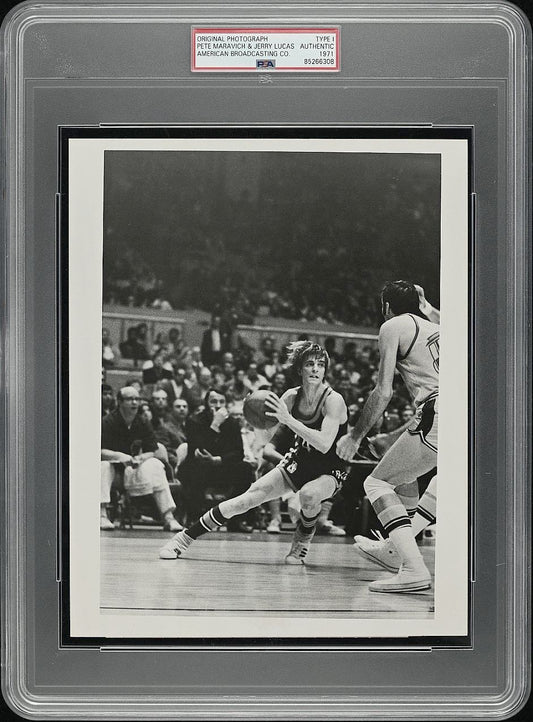 1971 Pistol Pete Maravich Atlanta Hawks vs fellow future HOFer Jerry Lucas Original TYPE I photo PSA/DNA