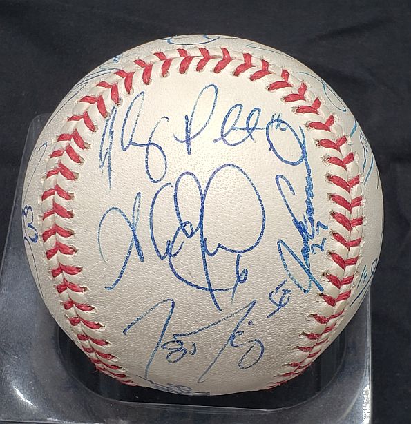 2004 Cleveland Indians Team Signed AUTO A.L. Baseball - LARRY DOLAN /w 24 sigs