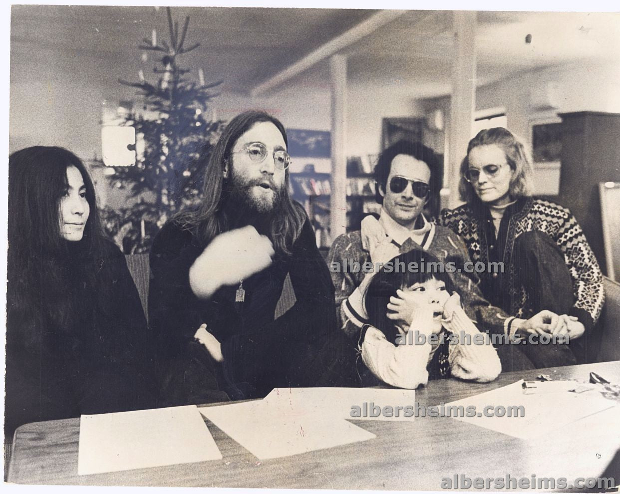 John Lennon & Yoko Ono Reunite with Her Daughter, Kyoko Original TYPE I Photo