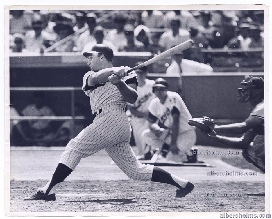 1964 Harmon Killebrew Shows of His Home Run Skills Original TYPE I Photo Sporting News Collection