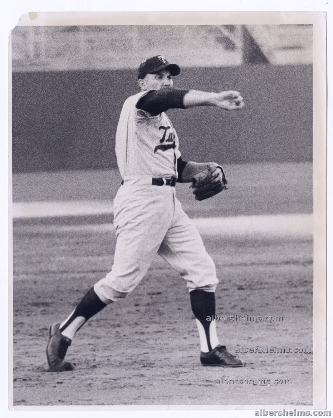 1969 Harmon Killebrew Demonstrates His Fielding Skills Original TYPE I Photo by Robert Stinnett