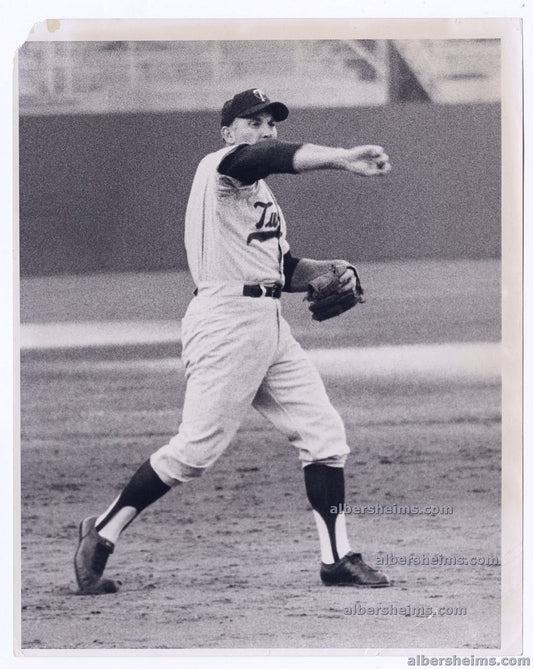 1969 Harmon Killebrew Demonstrates His Fielding Skills Original TYPE I Photo by Robert Stinnett