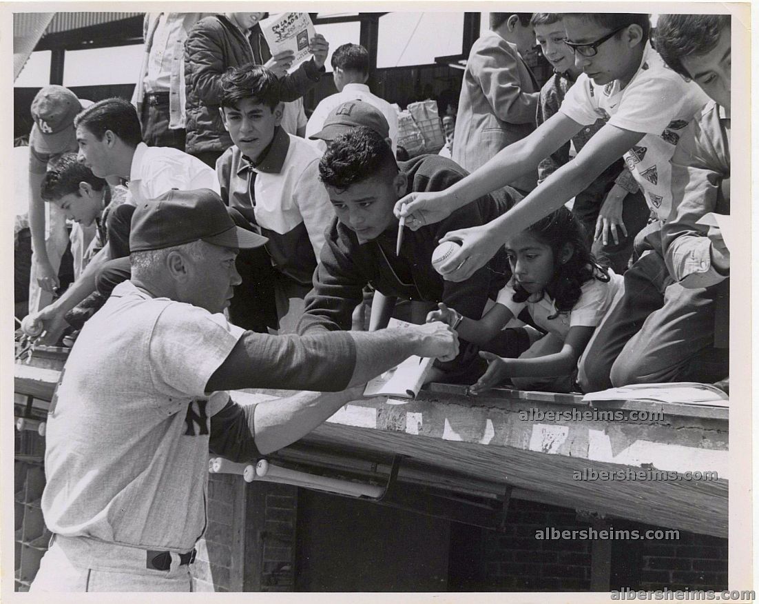 Duke Snider New York Mets March 1964 Mexico City Signing Autographs Original TYPE I Photo #A