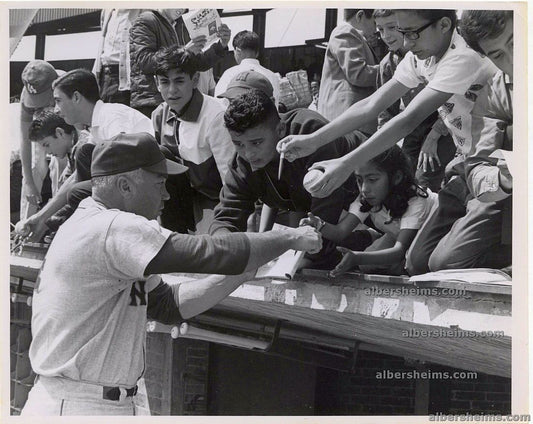 Duke Snider New York Mets March 1964 Mexico City Signing Autographs Original TYPE I Photo #A