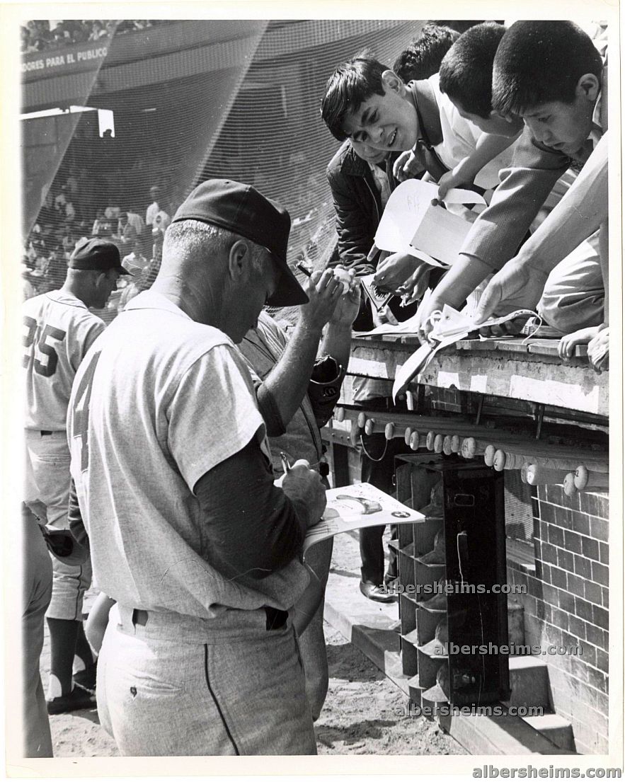 Duke Snider New York Mets March 1964 Mexico City Signing Autographs Original TYPE I Photo #B