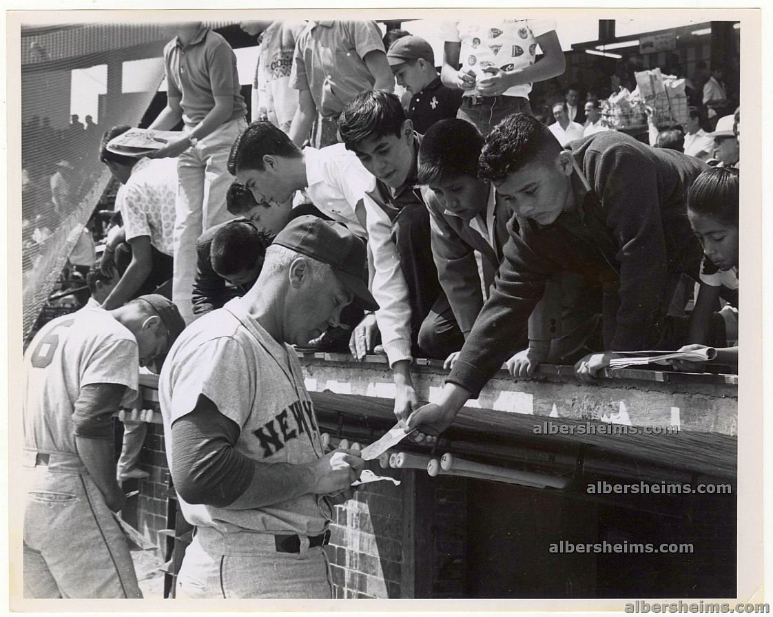 Duke Snider New York Mets March 1964 Mexico City Signing Autographs Original TYPE I Photo #D