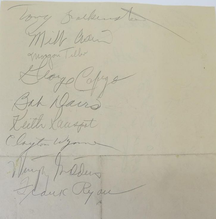 1944 Boston Yanks & Brooklyn Tigers NFL Team Signed Sheet 30 plus autographs + Wayne Millner