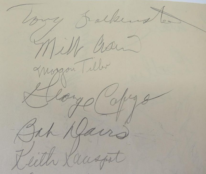 1944 Boston Yanks & Brooklyn Tigers NFL Team Signed Sheet 30 plus autographs + Wayne Millner