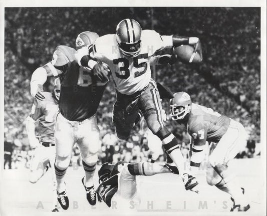 Calvin Hill - Dallas Cowboys vs Chiefs Willie Lanier 1970 original photo