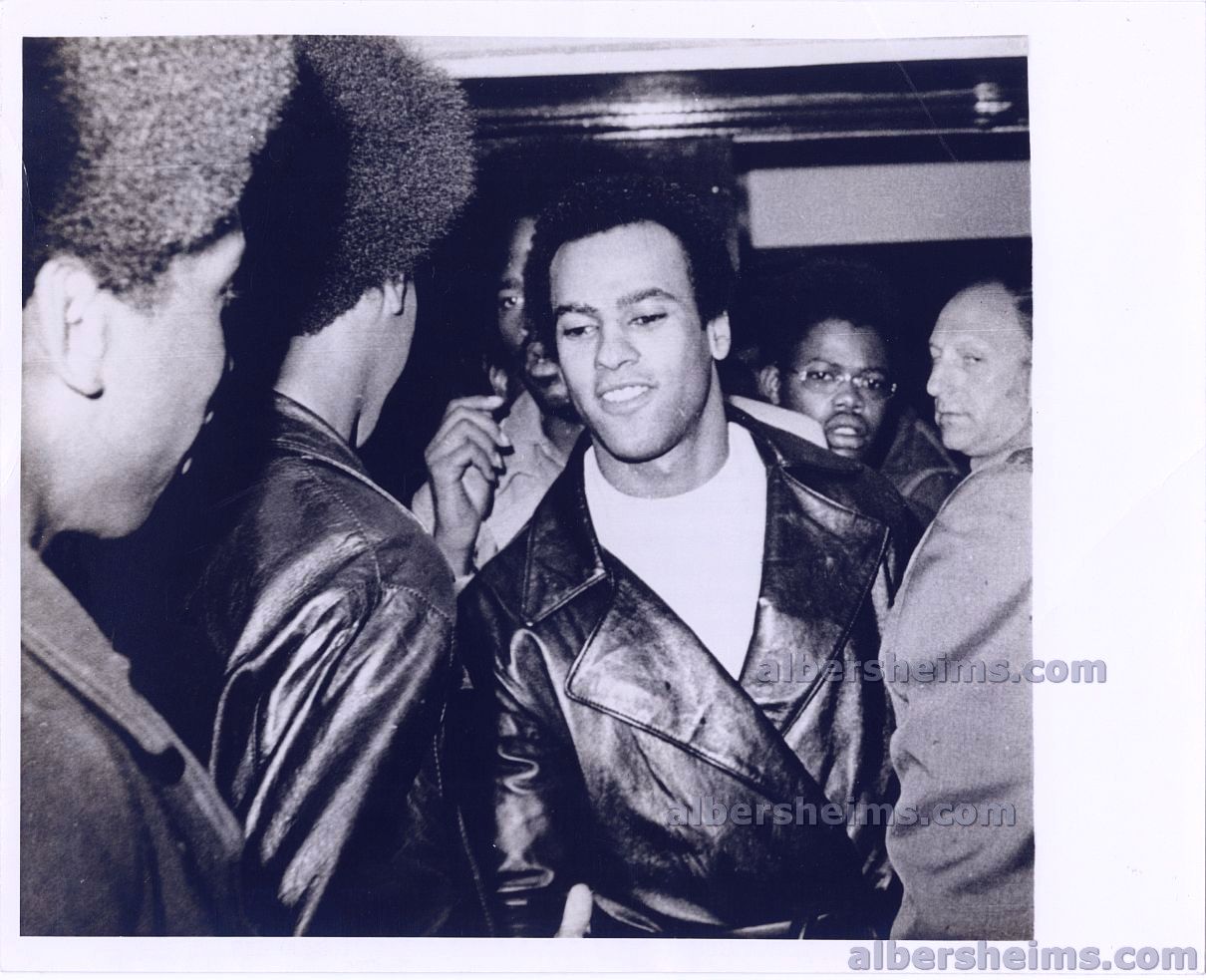 1971 Huey Newton Black Panther’s Founder Leaves Alameda Courthouse Original Press Photo
