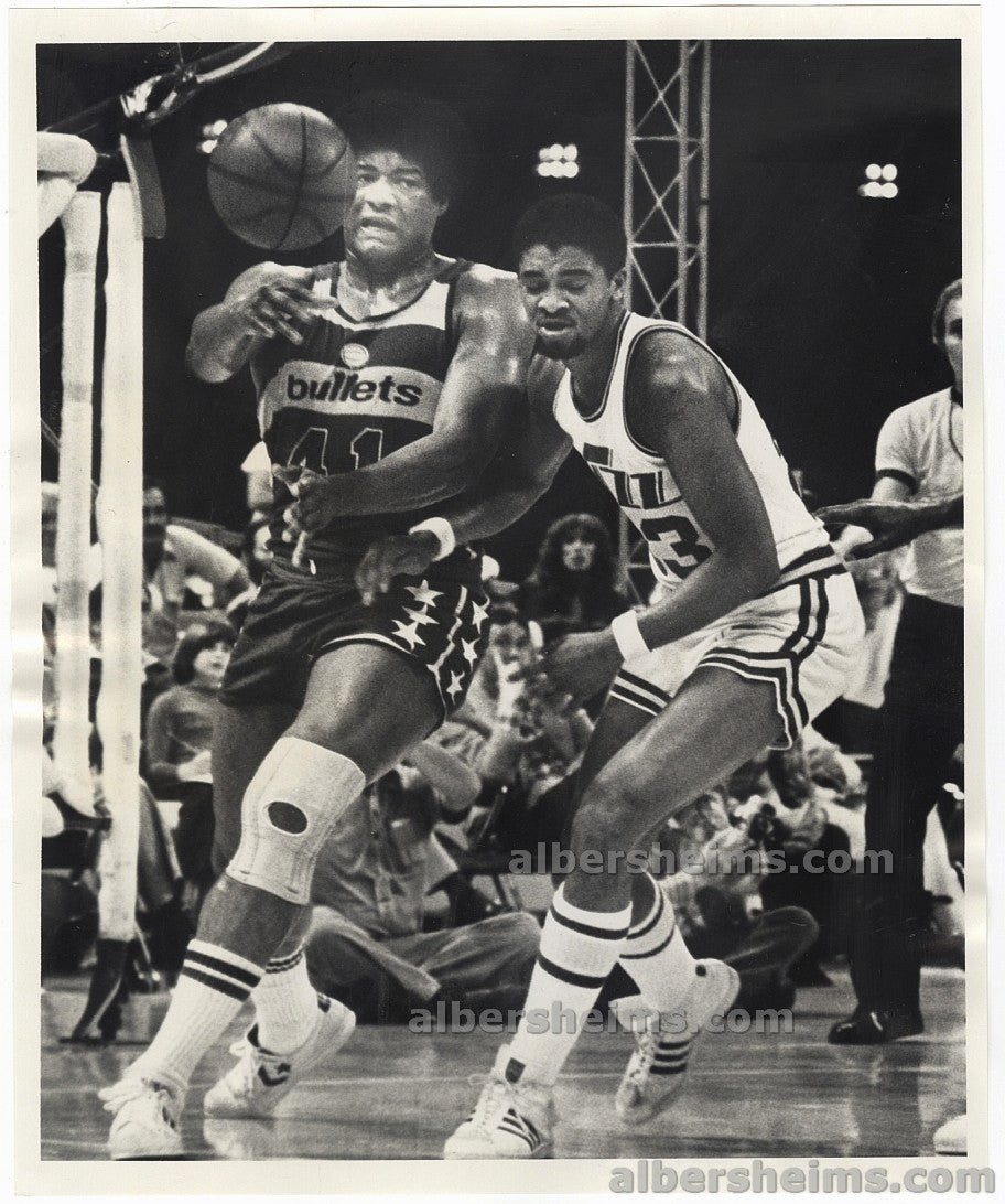 1978 Wes Unseld Washington Bullets HOFer vs New Orleans Jazz Original TYPE I Photo