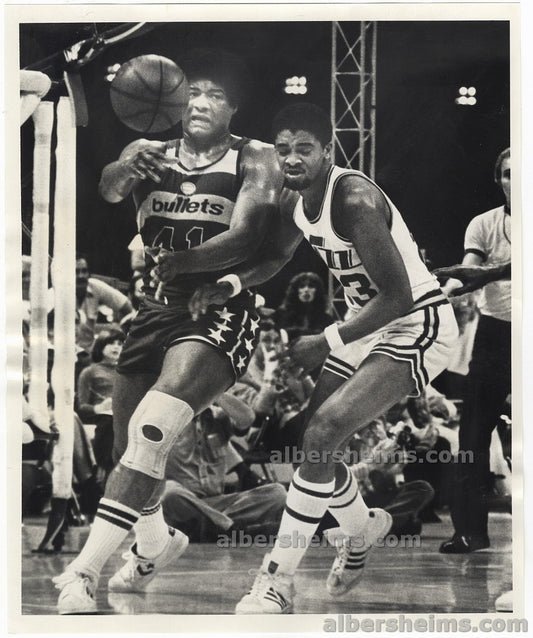 1978 Wes Unseld Washington Bullets HOFer vs New Orleans Jazz Original TYPE I Photo