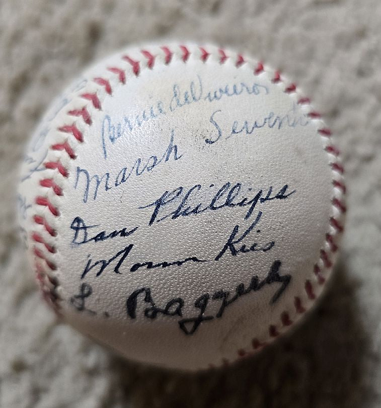 1935 Oakland Oaks Team Signed AUTO Baseball PCL /w 22 Sigs NY Yankees SUPER RARE!!