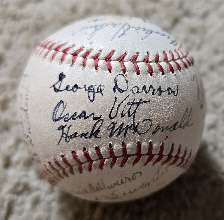 1935 Oakland Oaks Team Signed AUTO Baseball PCL /w 22 Sigs NY Yankees SUPER RARE!!