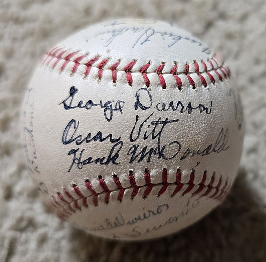 1935 Oakland Oaks Team Signed AUTO Baseball PCL /w 22 Sigs NY Yankees SUPER RARE!!