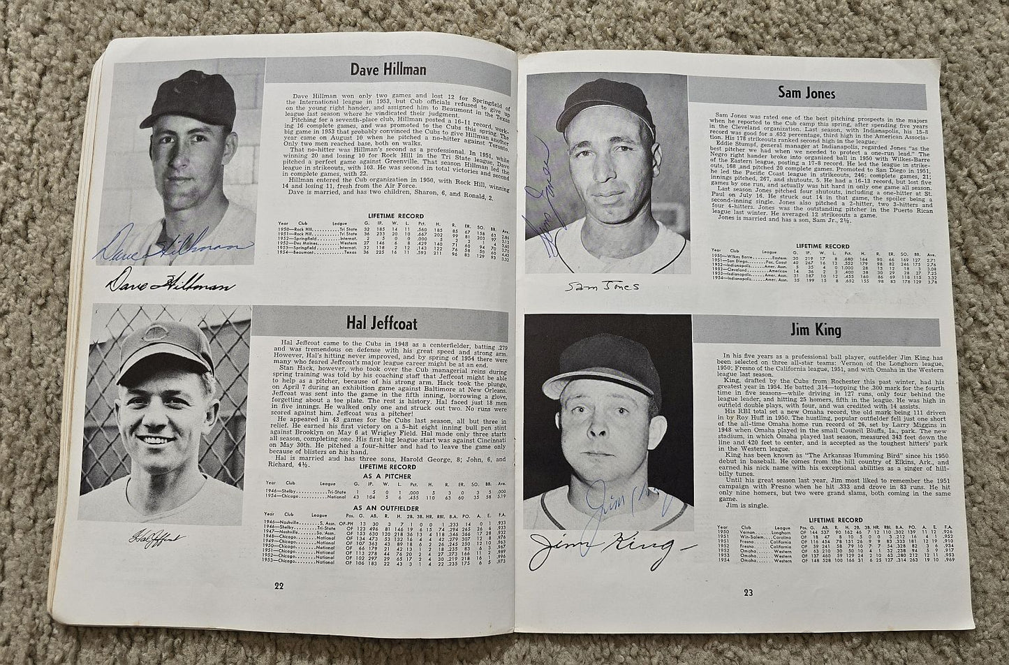 1955 Chicago Cubs Team Signed Autographed Yearbook /w 19 sigs –  Ernie Banks