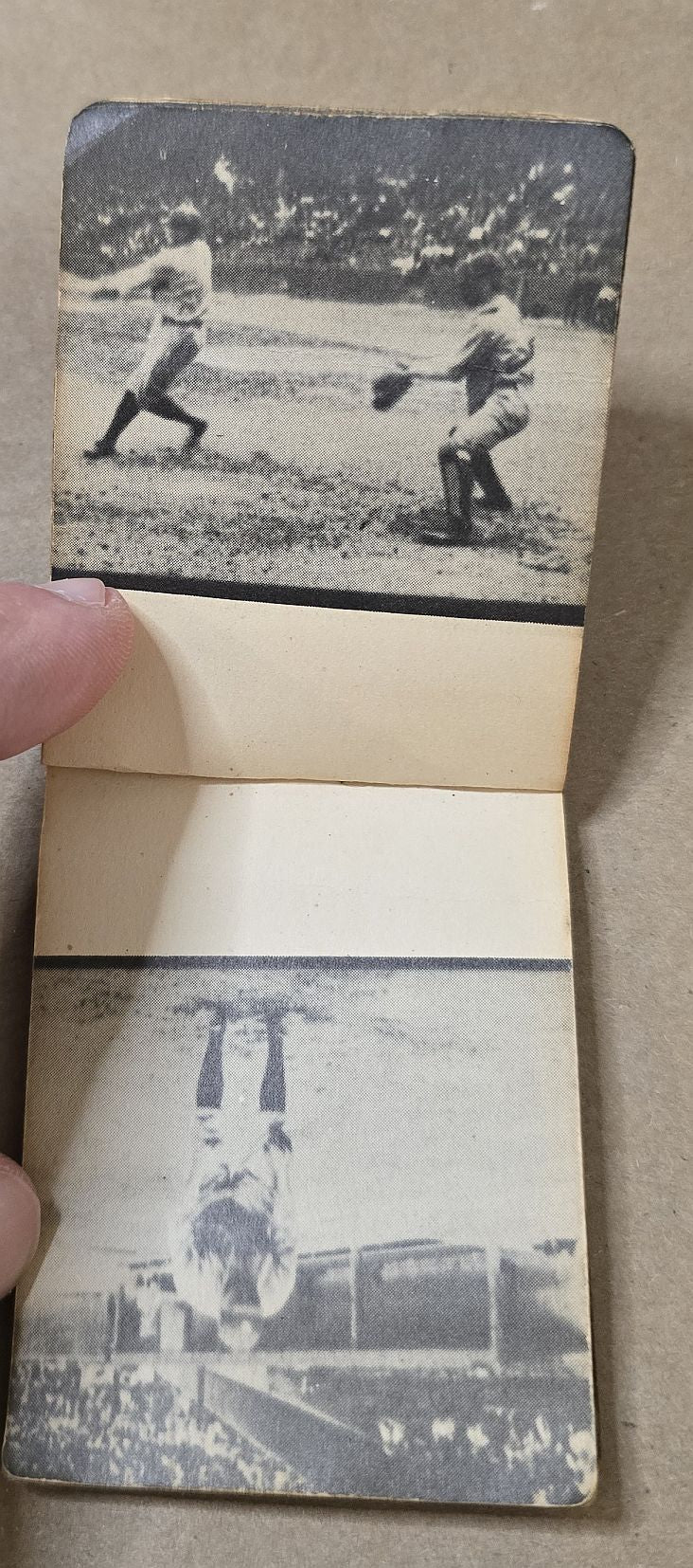 1934 Quaker Oats Babe Ruth Hitting a Home Run Flip Book