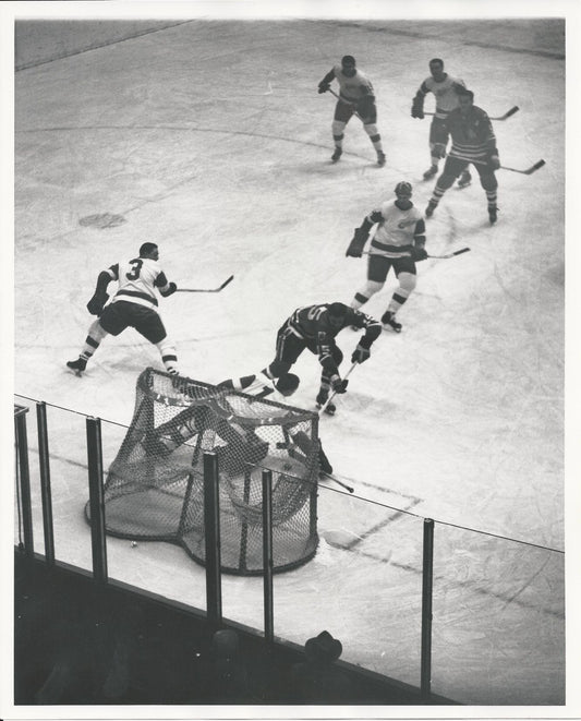 Nesterenko scores on Terry Sawchuk original 1961 photo