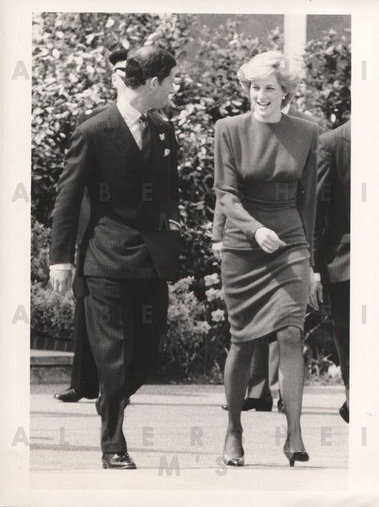 Prince Charles and Diana head for Spain 1987 Original Photo