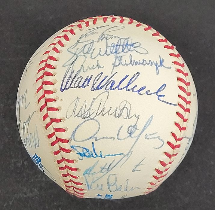 1995 Minnesota Twins Team Signed AUTO Baseball 36 sigs /w Kirby Puckett JSA LOA