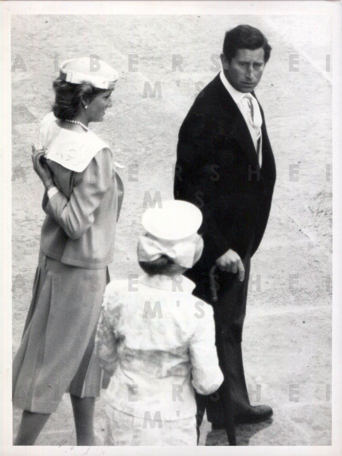 Princess Di and Charles host a Buckingham Palace party - 1987 Original Photo