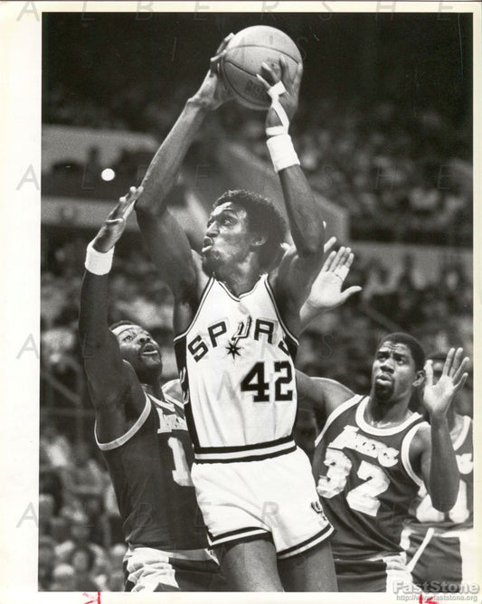 Lakers HOFers - Magic Johnson & Bob McAdoo vs Spurs Original TYPE I photo