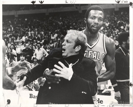 1978 Bad News Barnes Restrains Buffalo Braves Coach Cotton Fitzsimmons Original TYPE I photo